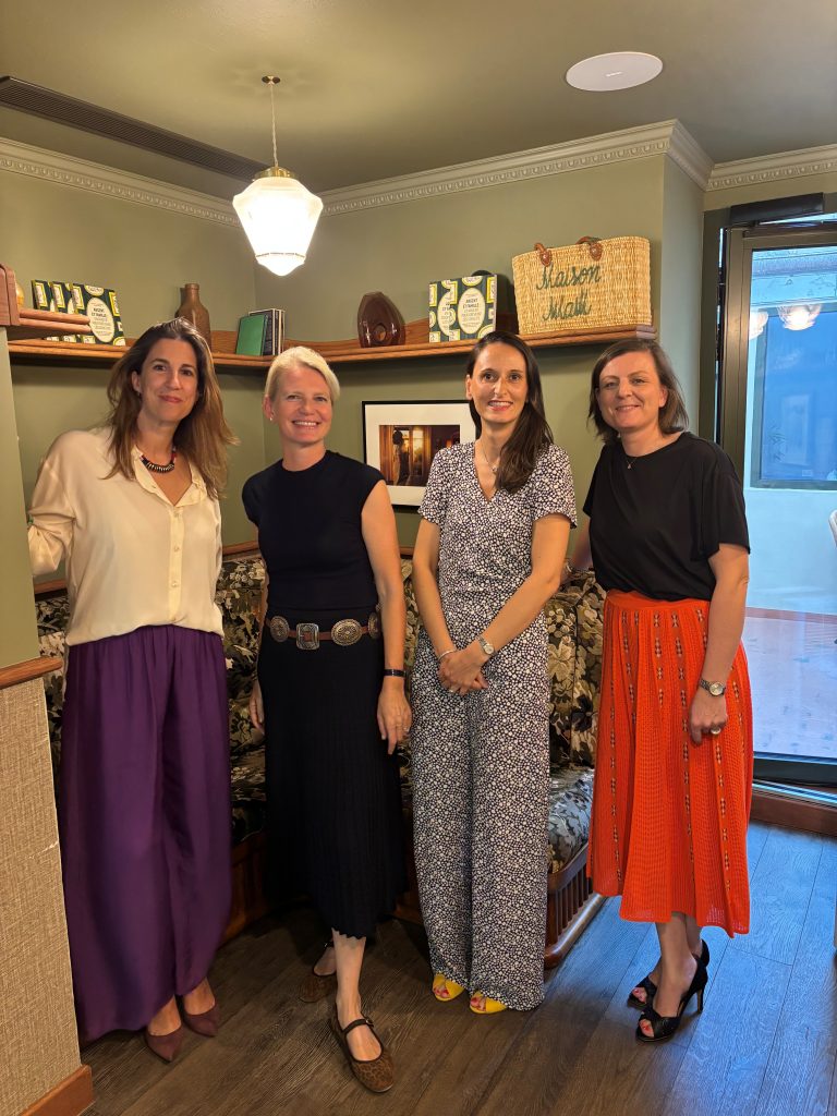 Caroline Maurel et Pauline de la Motte Rouge, du cabinet Mediaccord accompagnée par Justine Meyer et Alexandra Cousin de l'étude 352